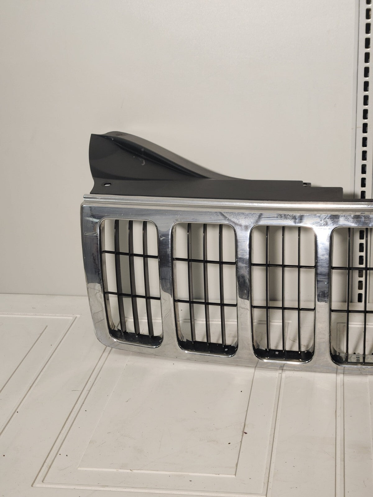 2005-2007 Jeep Grand Cherokee WK Front Grille Bezel Chrome Free Shipping SIL