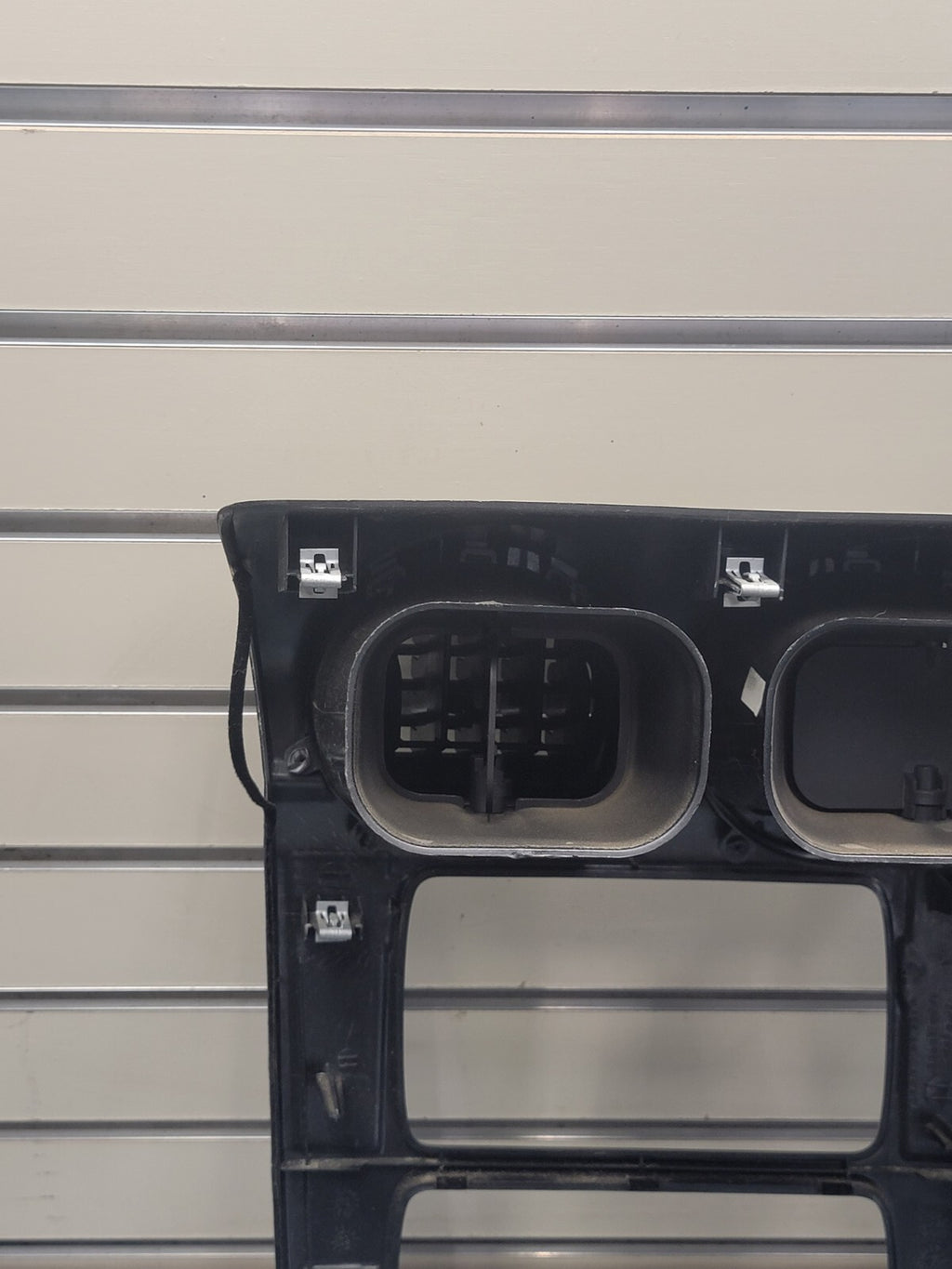 03-08 GMC ENVOY XL FRONT RADIO DASH VENT BEZEL CLIMATE CONTROL carbon fiber B45