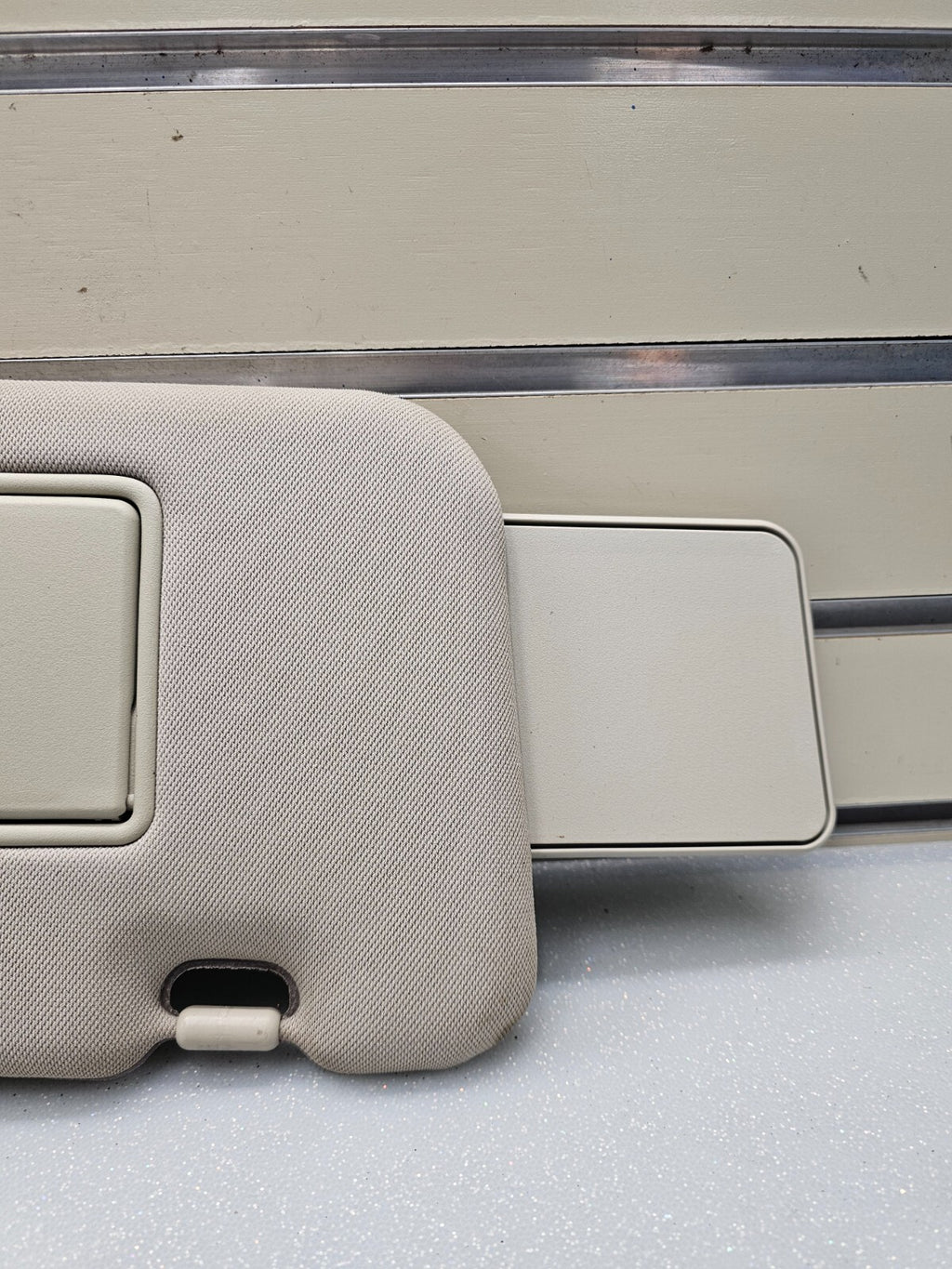 2006-2008 OEM Genuine Nissan Murano Sun Visor RH Passenger Side Gray