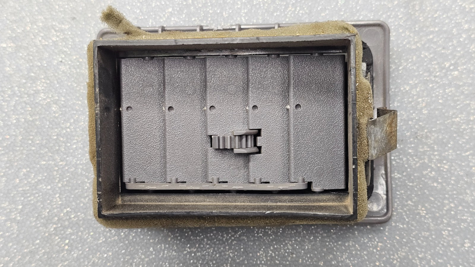 🔥95-05 Chevrolet Cavalier Front Center Dashboard Air Vent Outlet Trim Gray OEM