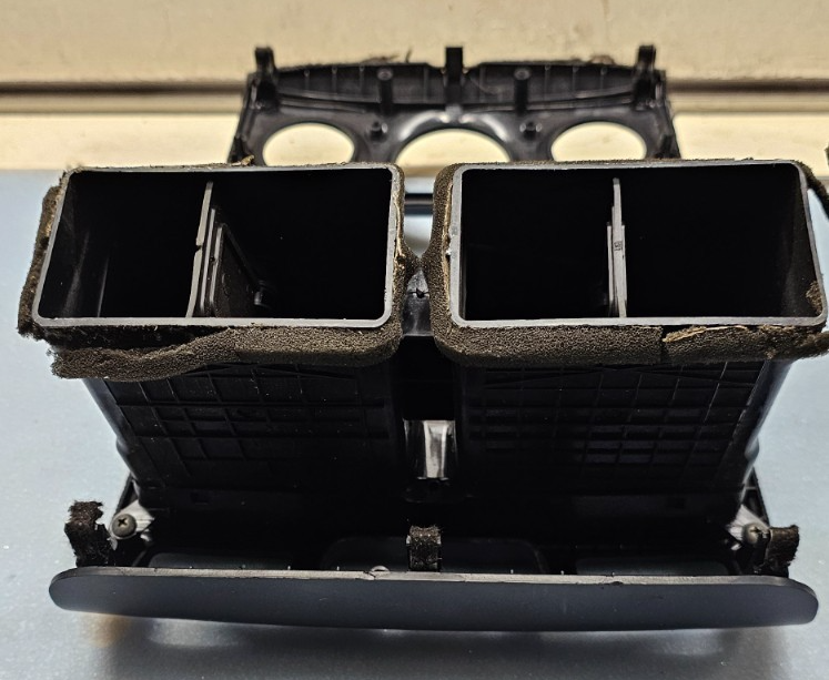 🔥05-09 SPORTAGE CENTER DASH RADIO STEREO BEZEL TRIM PANEL CLIMATE CONTROL BLACK