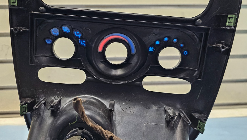 01-04 ALERO DASH AM FM RADIO STEREO DISPLAY RECEIVER CLIMATE CONTROL BEZEL BLACK