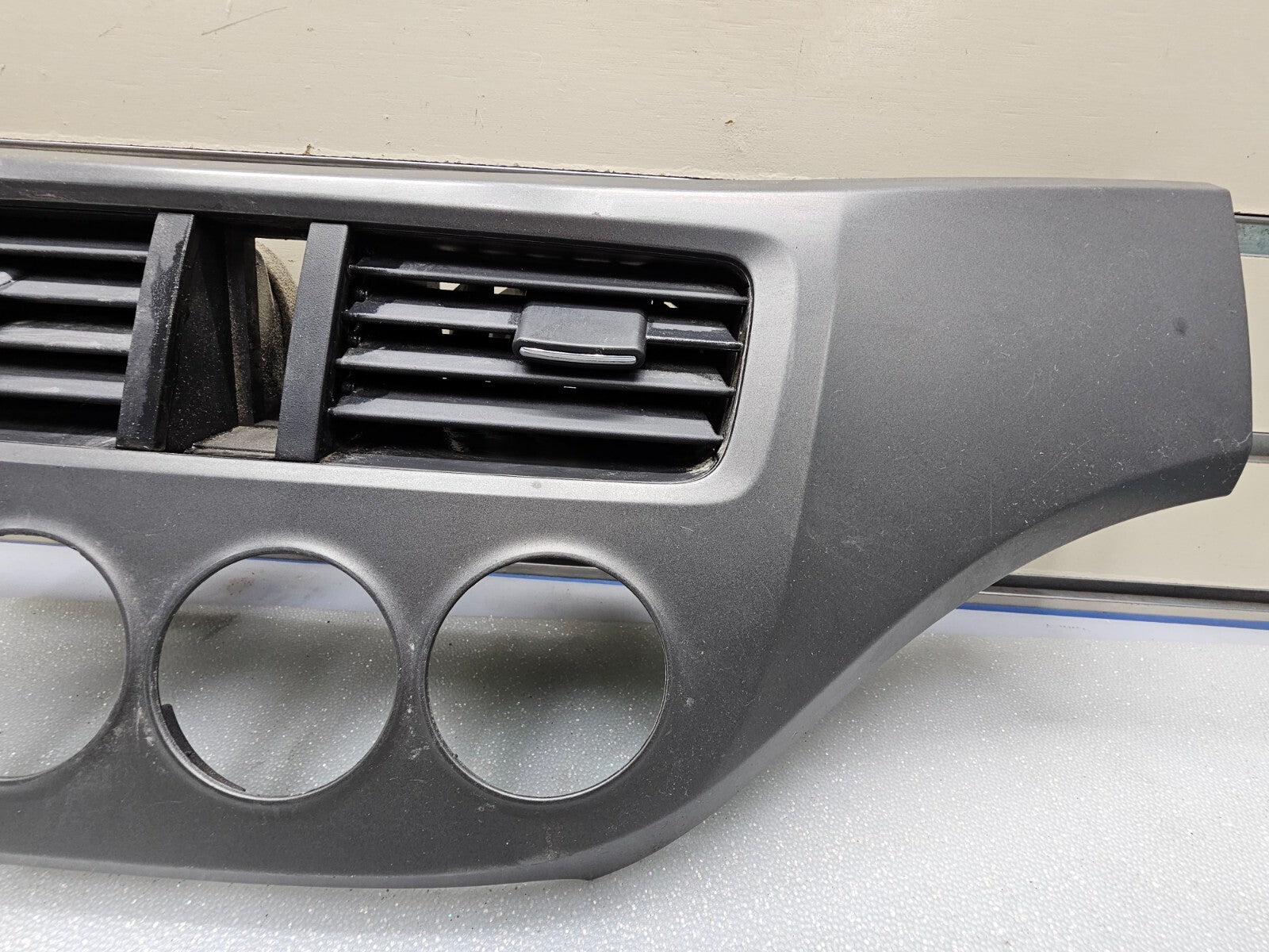 05-10 Honda Odyssey Center Dash Radio Climate Control Bezel Trim Panel Dark Gray