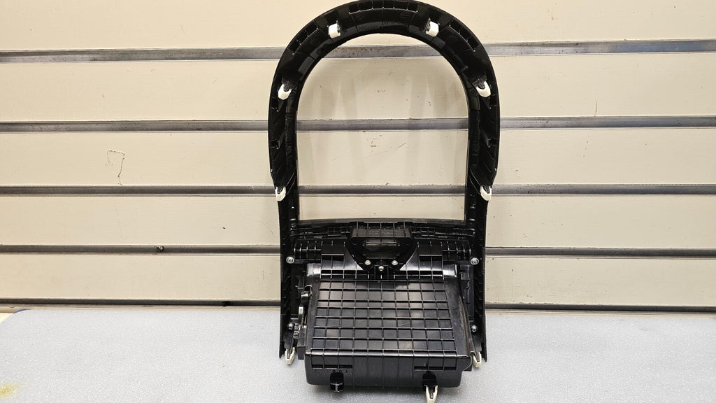 10-11 KIA SOUL PLUS CENTER DASH FM RADIO STEREO DISPLAY TRIM PANEL BEZEL GRAY