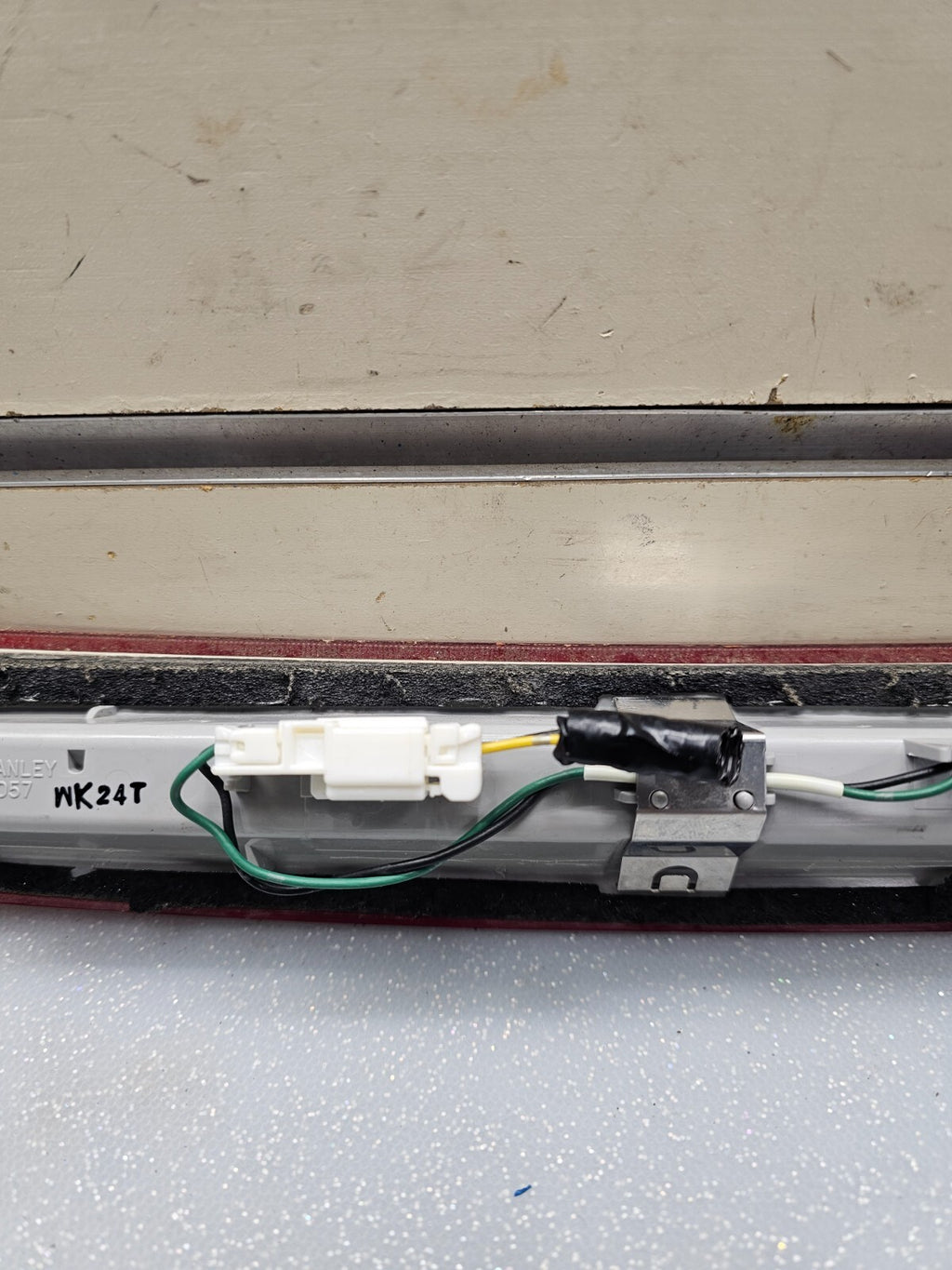 08-15 Nissan Rogue High Mounted Stop Third Brake Light Tail Light Lamp Assembly