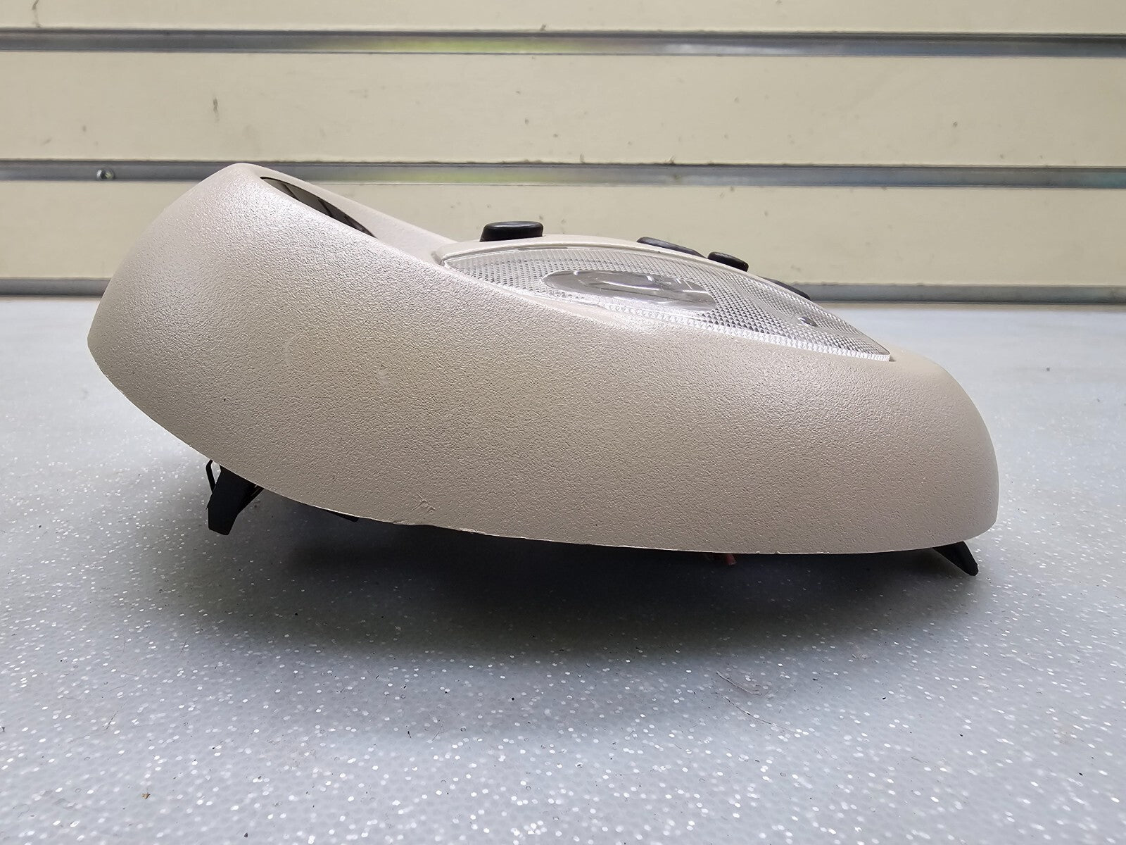 01-05 CHRYSLER PT CRUISER OVERHEAD CONSOLE DOME MAP LIGHT LAMP STORAGE OEM TAN