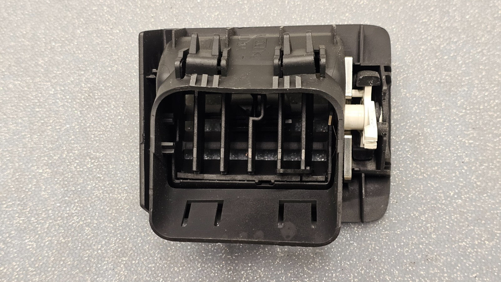 🔥04-11 Volvo S40 Front Left Driver Dash Air Vent A/C AC Heater Panel Black