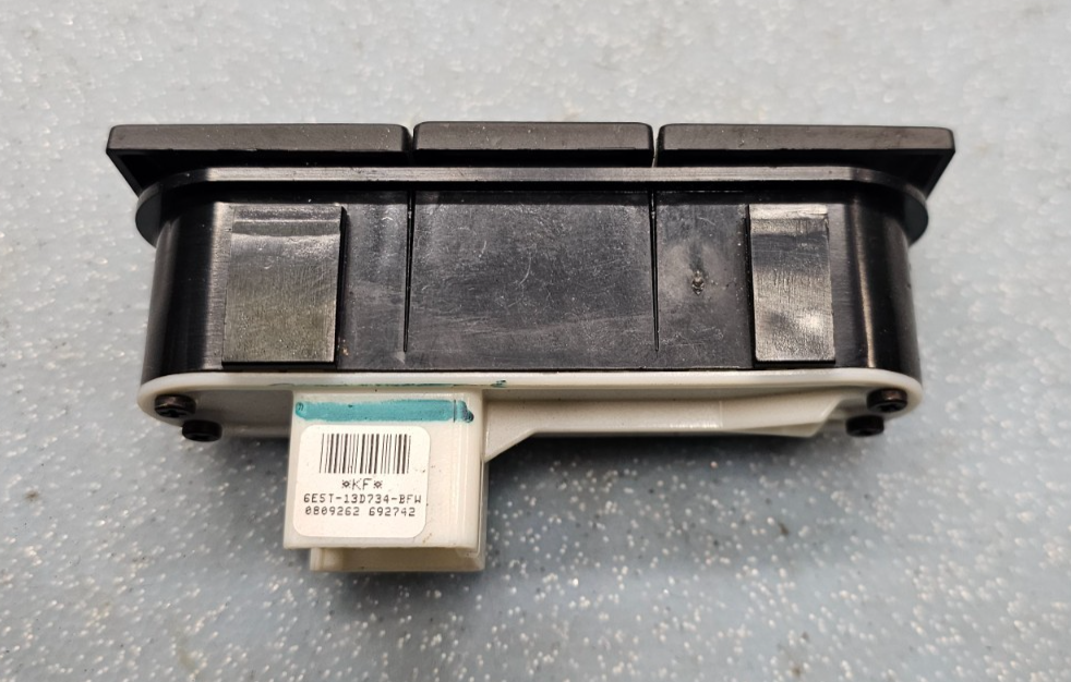 🔥06-09 FUSION MERCURY MILAN CENTER DASH HAZARD BUTTON SWITCH PASS RADIO BEZEL
