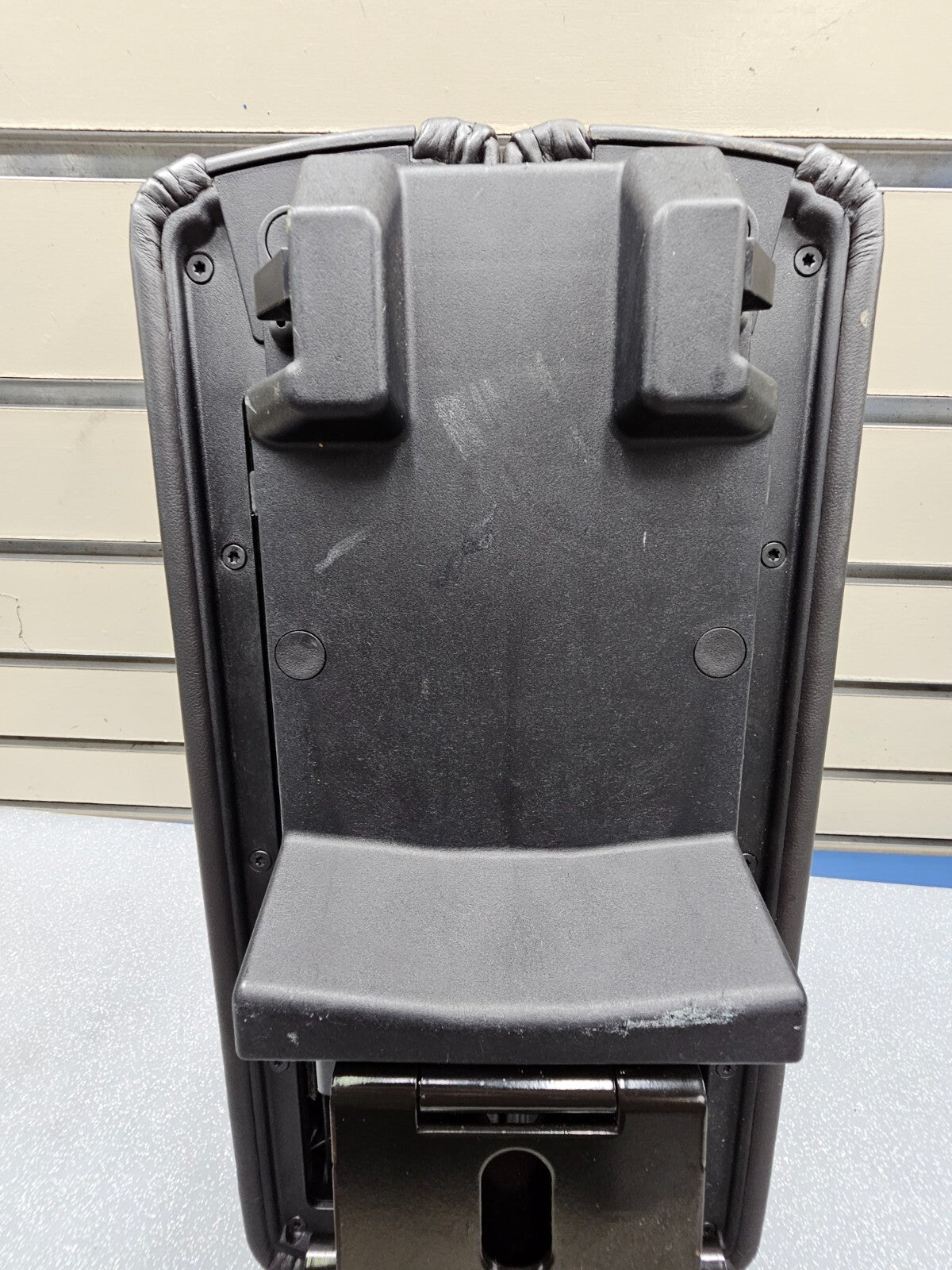 13-19 LINCOLN MKT Front Floor Console Arm Rest Lid Cover Top Pad Assembly Black