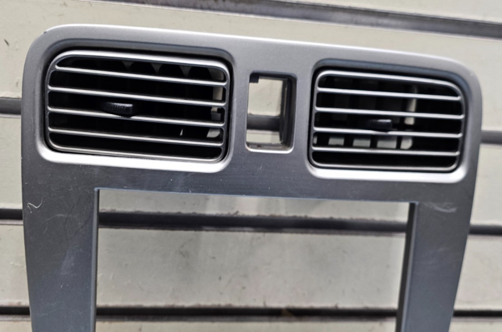 03-08 Subaru Forester Radio Trim Panel Climate Control Center Dash Bezel Silver