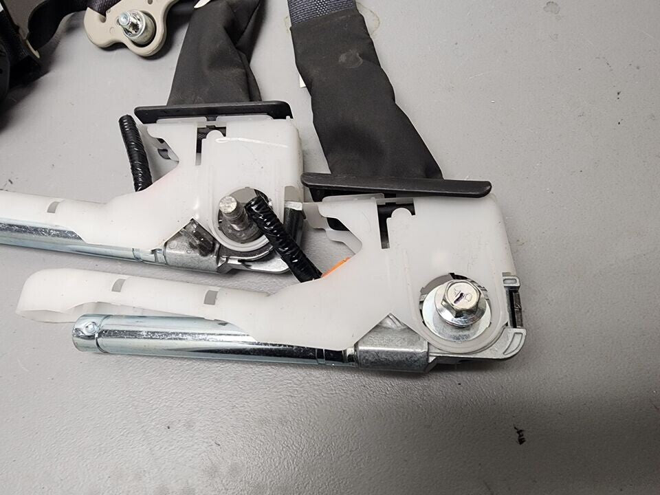 🔥14-16 NISSAN SENTRA FRONT SEAT ASSY-TONGUE BELT LEFT/RIGHT RETRACTOR ASSEMBLY