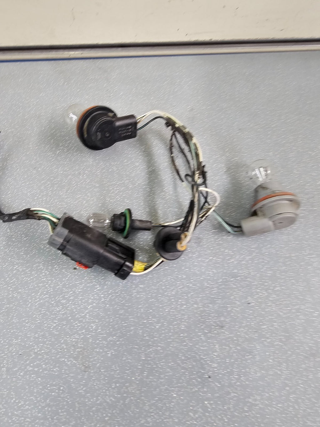 🔥2004 -2008 Chrysler Pacifica left or right tail light wiring harness OEM