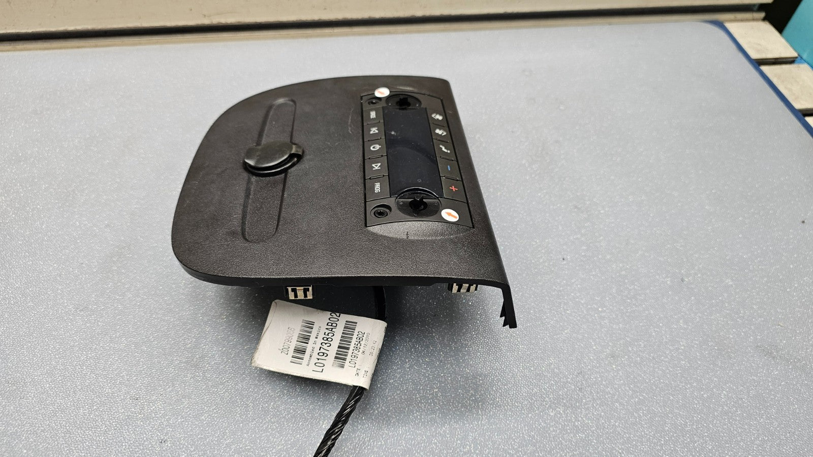 🔥 07-14 GMC Yukon  Console Mounted Temperature Climate Radio Control Black