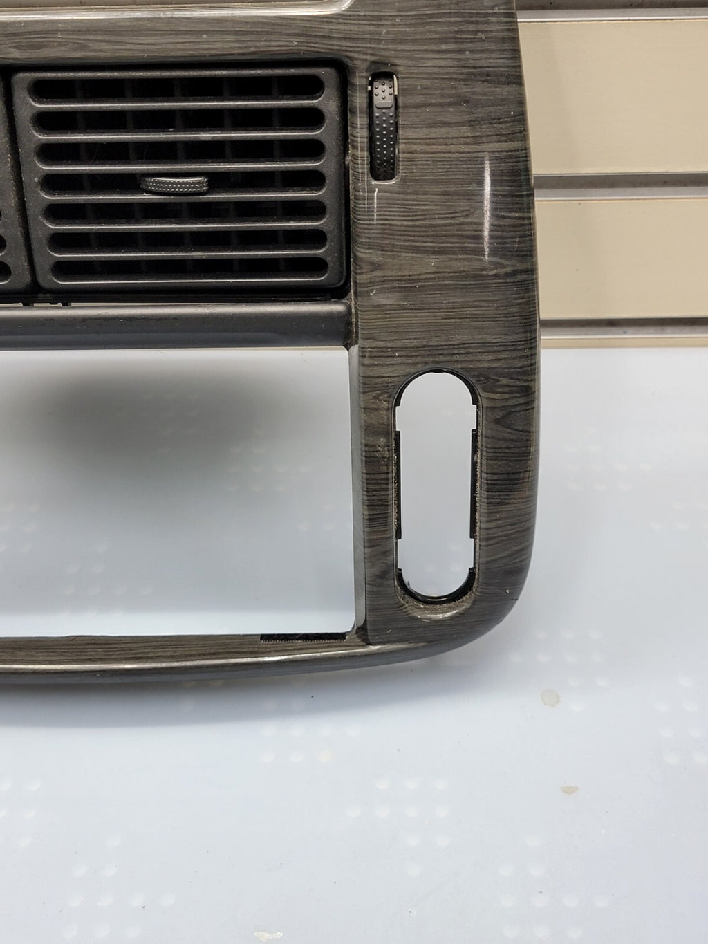 02-05 FORD EXPLORER RADIO AUDIO CLIMATE TEMPERATURE CONTROL BEZEL TRIM GRAY