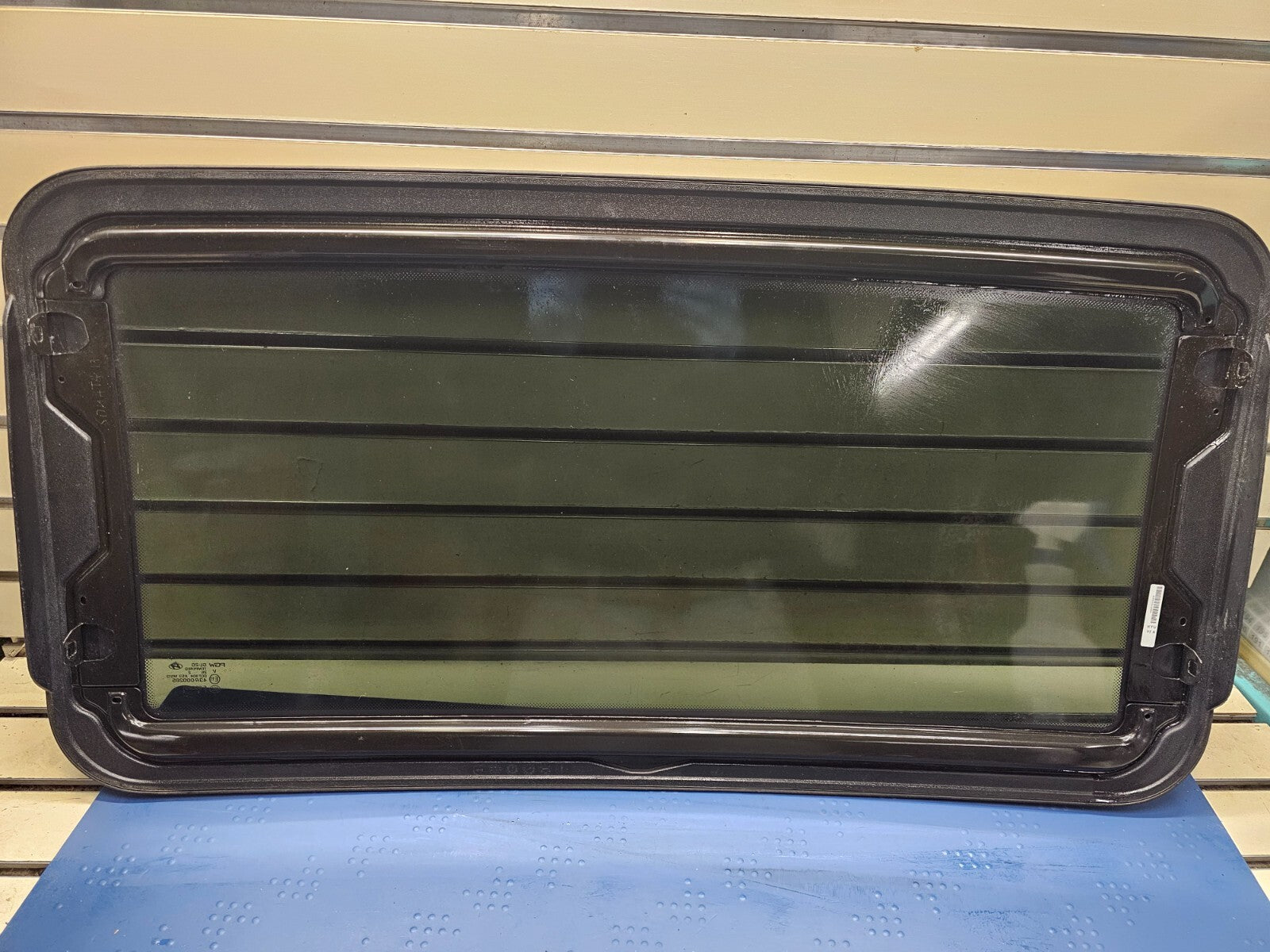 2003-2011 LINCOLN TOWN CAR YEAR SPECIFIC FACTORY SUNROOF GLASS LID ASSEMBLY OEM