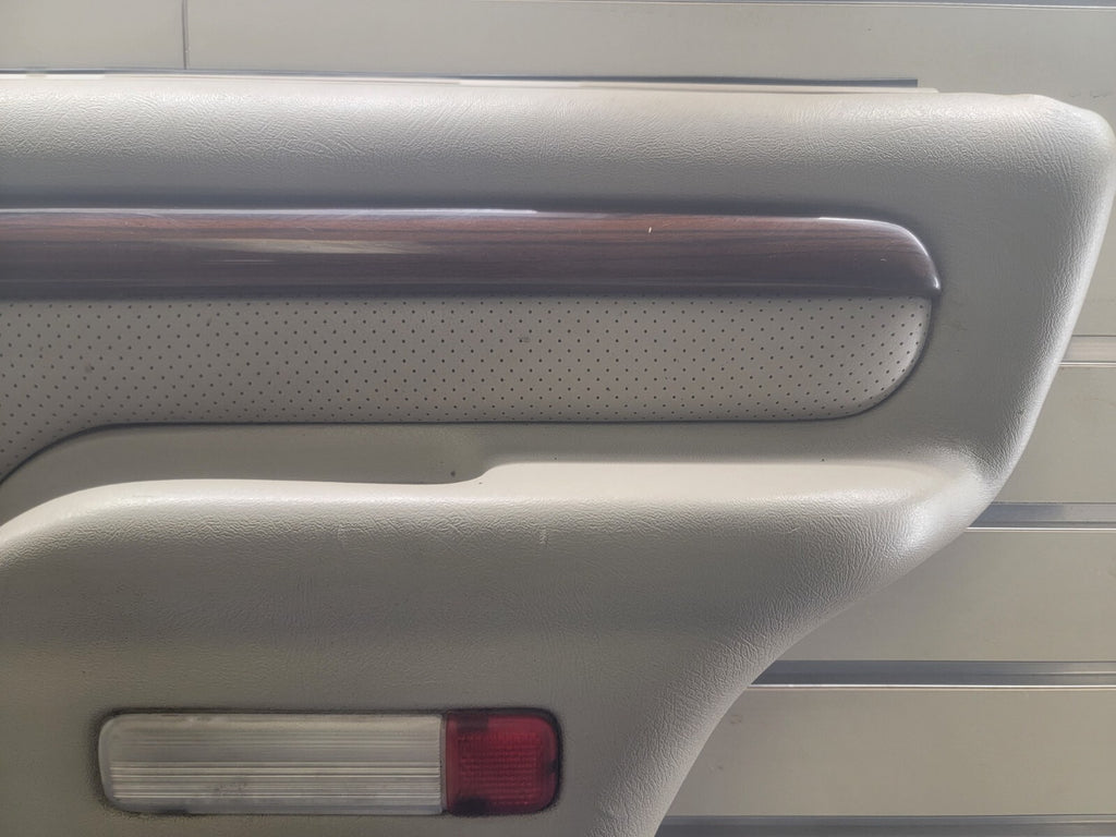 🔥1995-1999 Chevrolet GMC Silverado escalade DOOR PANEL Rear right Auto TAN D2