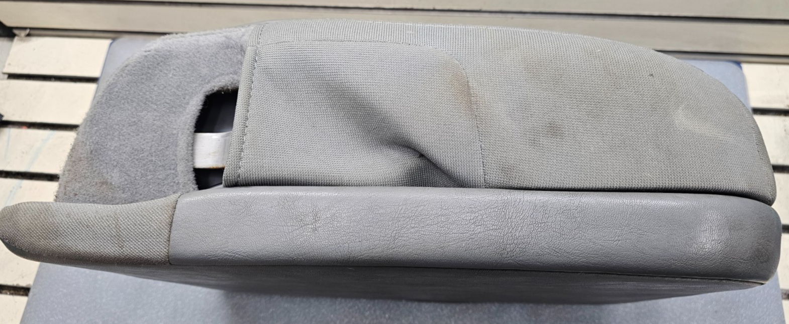 🔥02-08 Dodge RAM Center Console Jump Seat ARMREST Lid Leather/Cloth Gray JS7