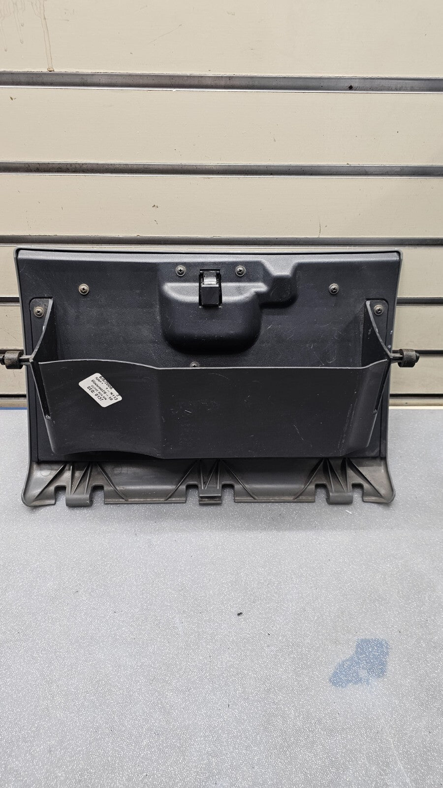 🔥01-07 CARAVAN TOWN COUNTRY VOYAGER DASH GLOVE BOX COMPARTMENT ASSEMBLY GRAY