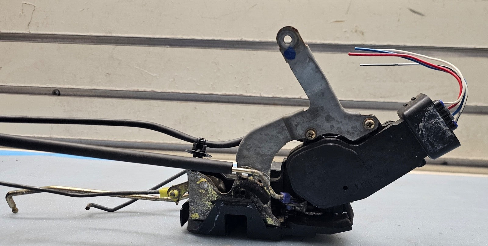 🔥98-02 TOYOTA COROLLA CHEVY PRIZM FRONT LEFT DRIVER DOOR LATCH ACTUATOR OEM