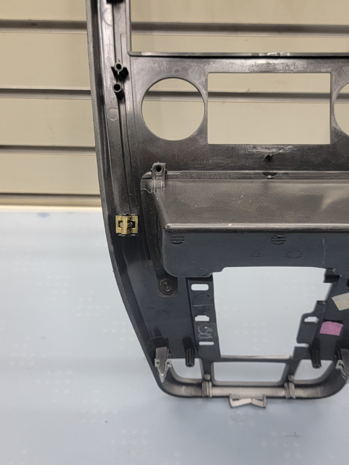 07-09 Chevrolet Equinox Center Dash Radio Climate Bezel Surround Trim Silver