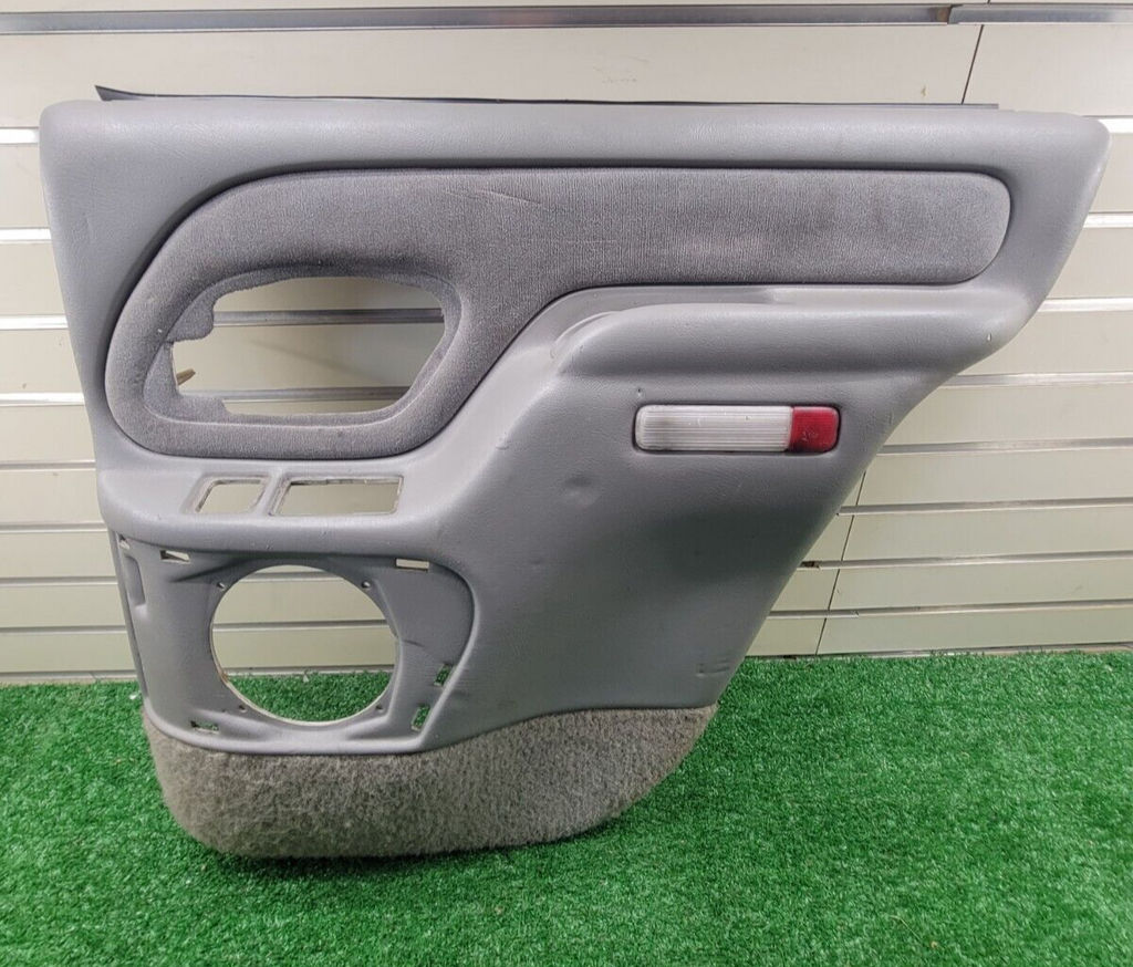 🔥95-99 Chevy GMC Silverado escalade DOOR PANEL Rear RIGHT Auto LIGHT GRAY D2