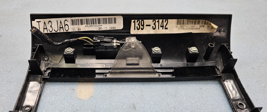 🔥04-08 Ford F-150 Dash AM FM Radio Stereo Bezel Trim Panel Climate Black OEM
