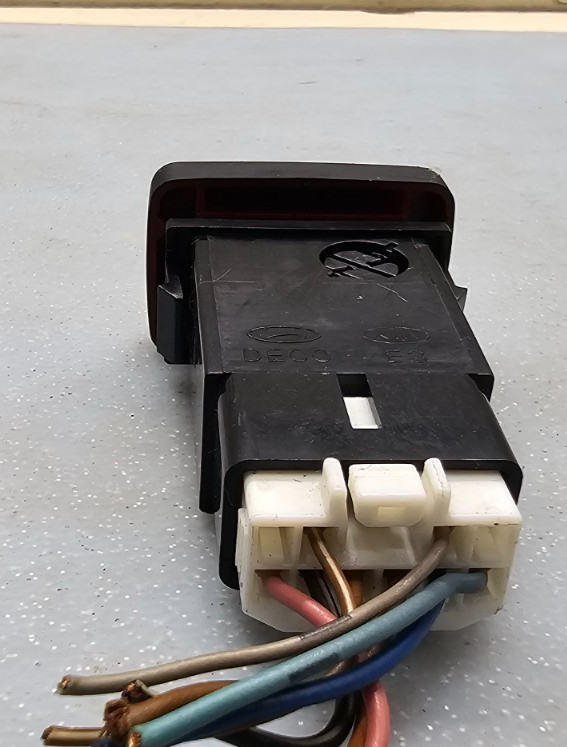 🔥01-06 Santa Fe Hazard Emergency Warning Light Button Control Switch Assembly