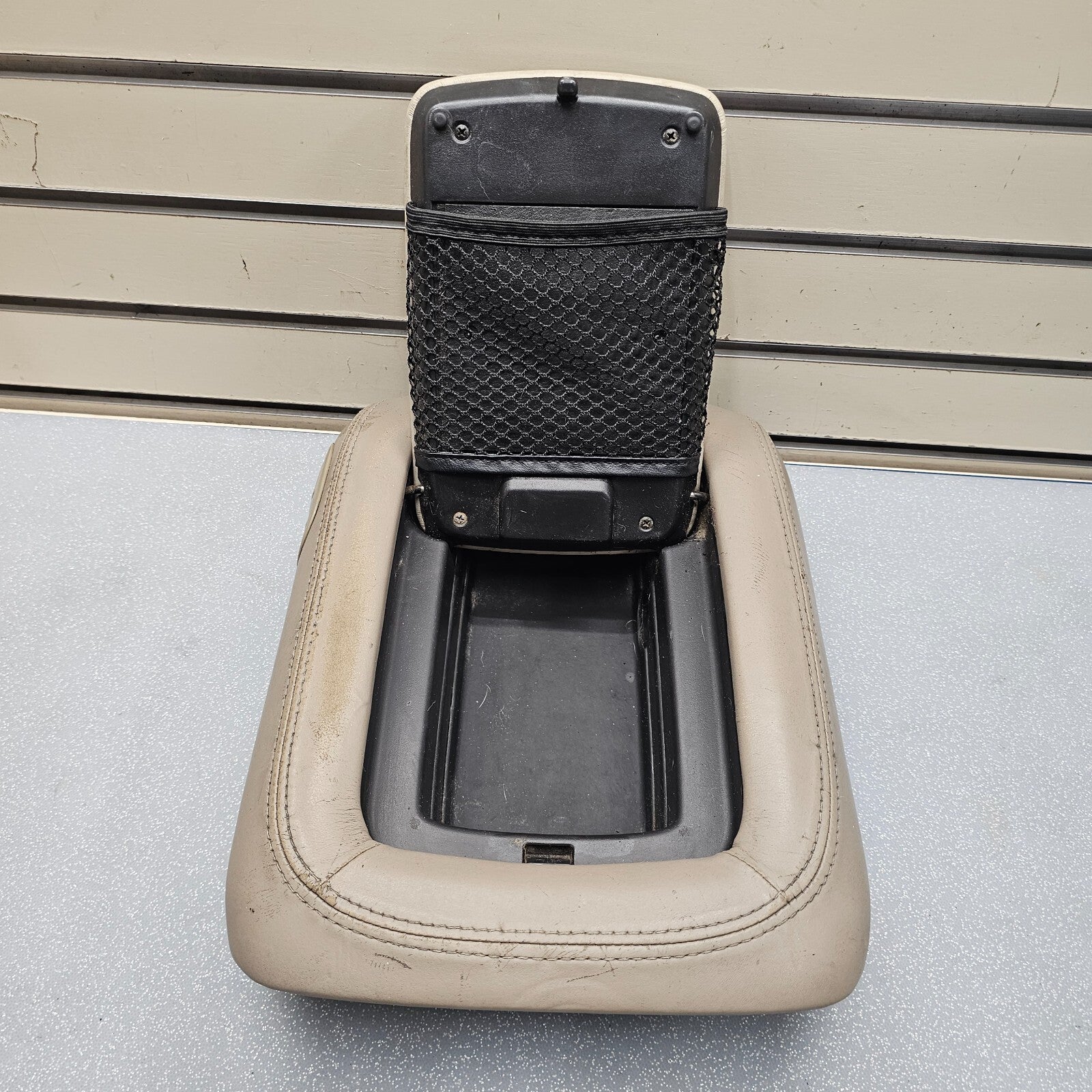 🔥01-02 Yukon Escalade Center Console Armrest Lid Cover Pad Assembly TAN L8