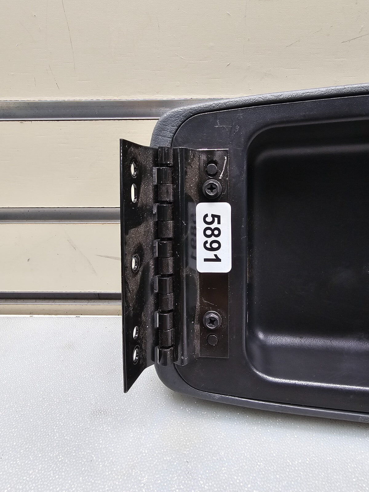🔥2002-2007 Jeep Liberty Center Console Arm Rest Lid Black OEM