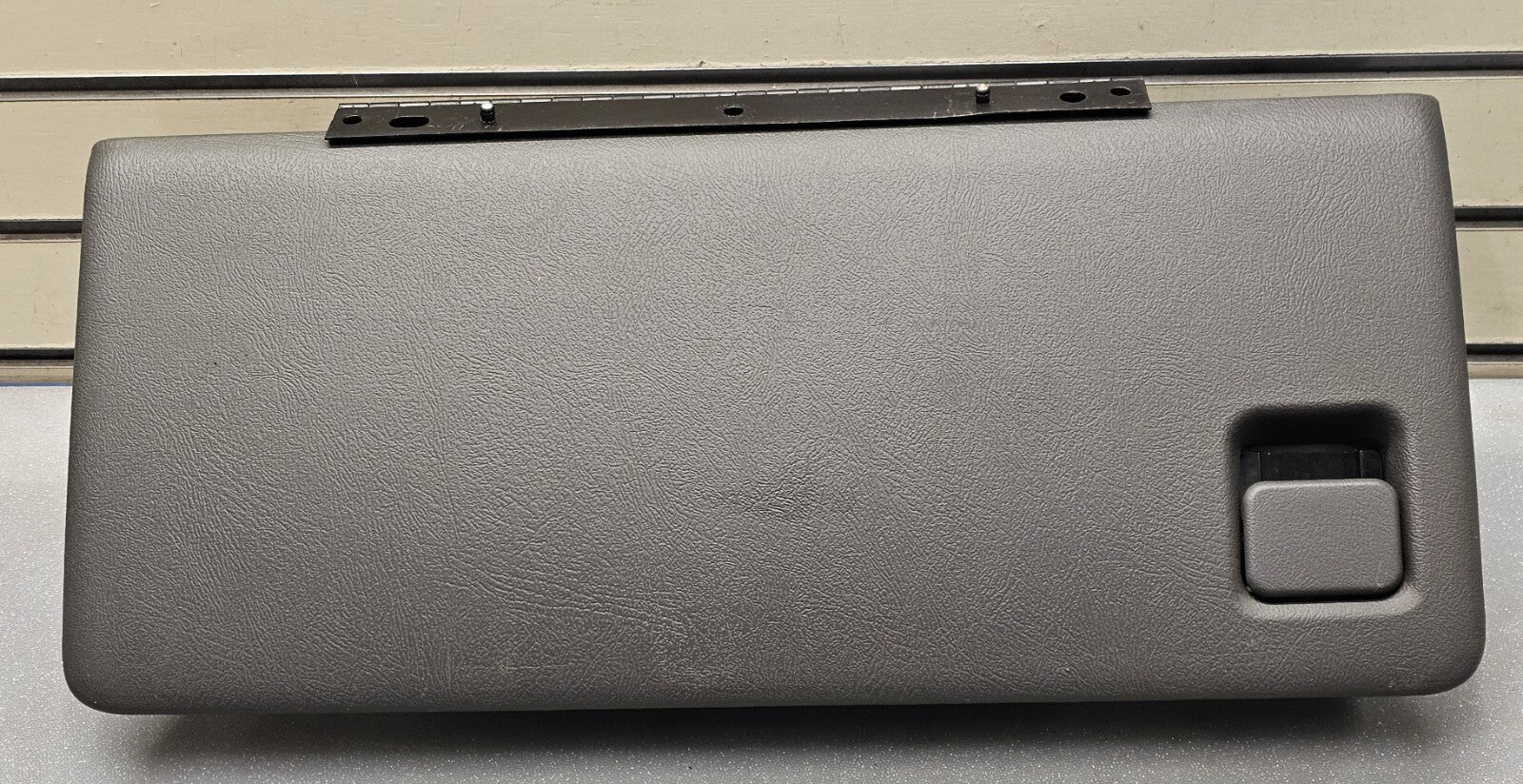 99-06 SILVERADO SIERRA Dash GLOVE BOX Storage Compartment Assembly Gray G3