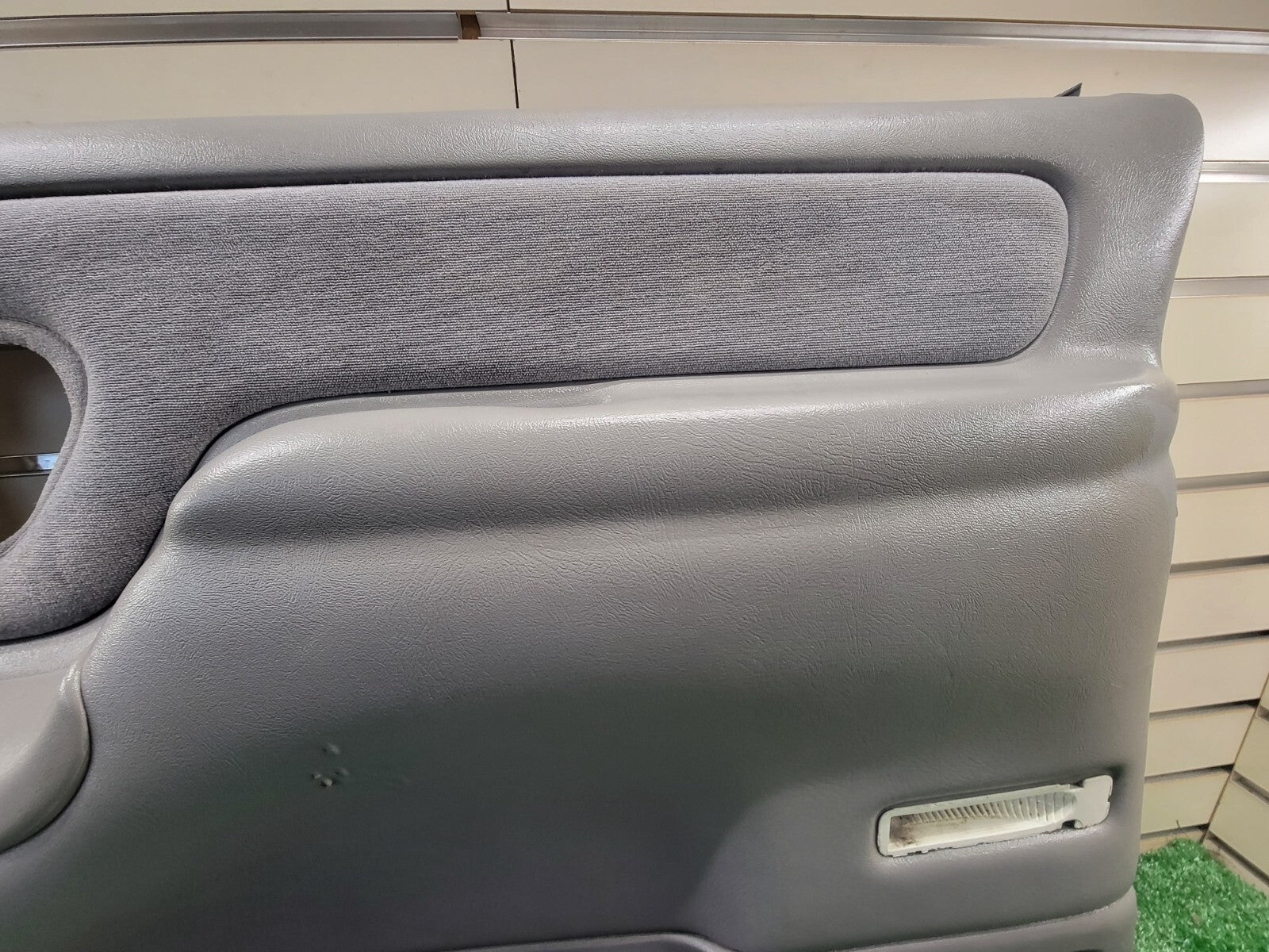 🔥95-99 Chevy GMC Silverado C/K DOOR PANEL Front Passenger Right Gray OEM D2