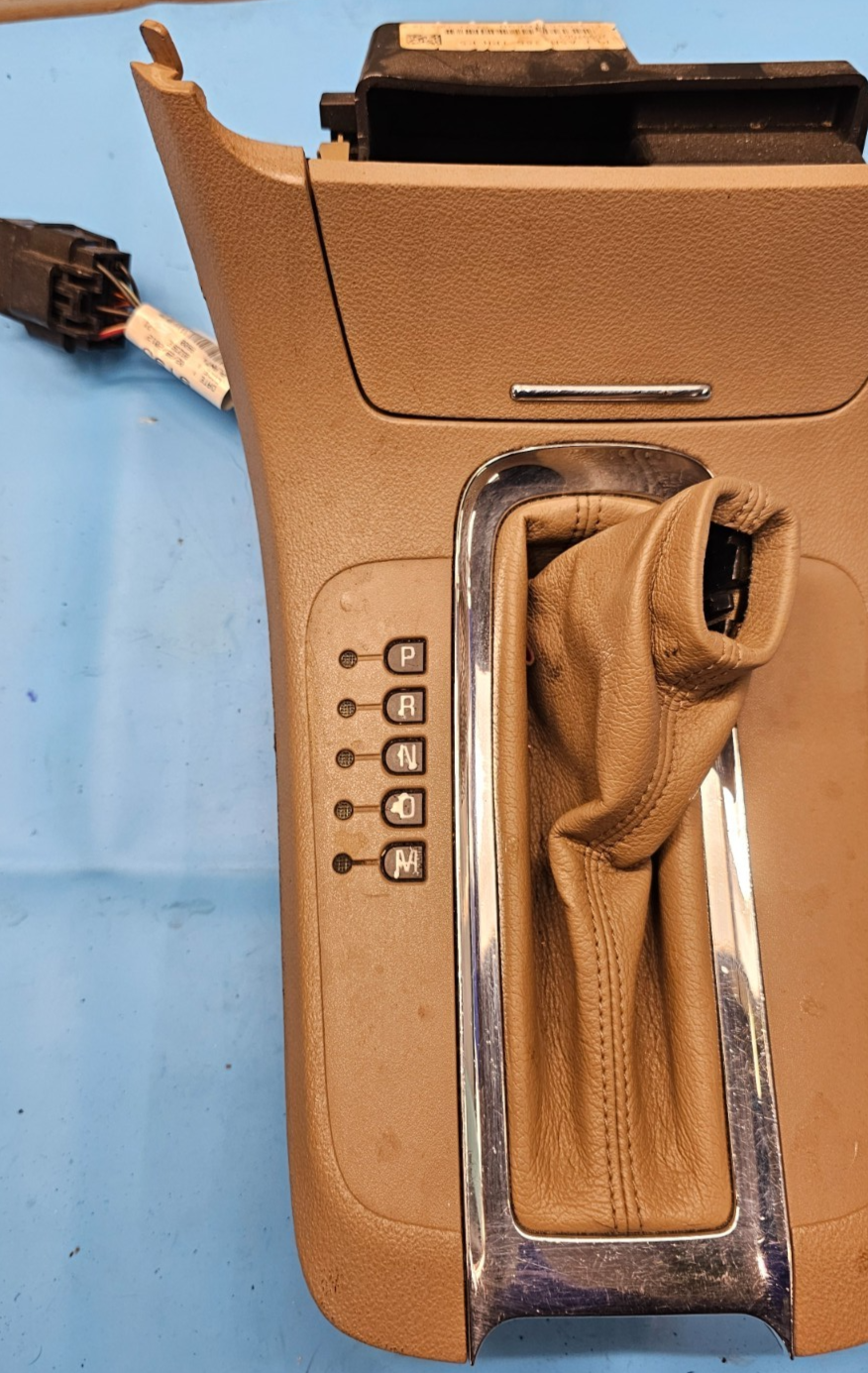 🔥08-12 MALIBU AUTOMATIC TRANSMISSION FLOOR GEAR LEVER SHIFTER TRIM BEZEL TAN