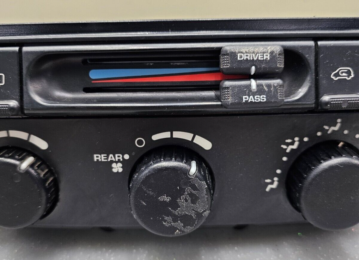04-07 Dodge Caravan Town Country Dash AC Climate Temperature Heater Control OEM