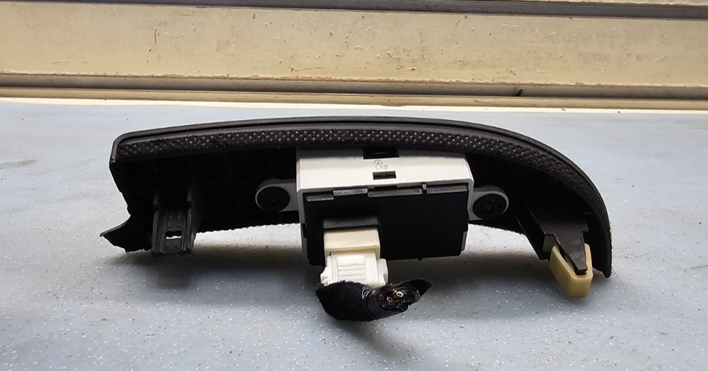 05-07 Sonata Dash Right Passenger Sensor Display Seat Belt Reminder Light Black