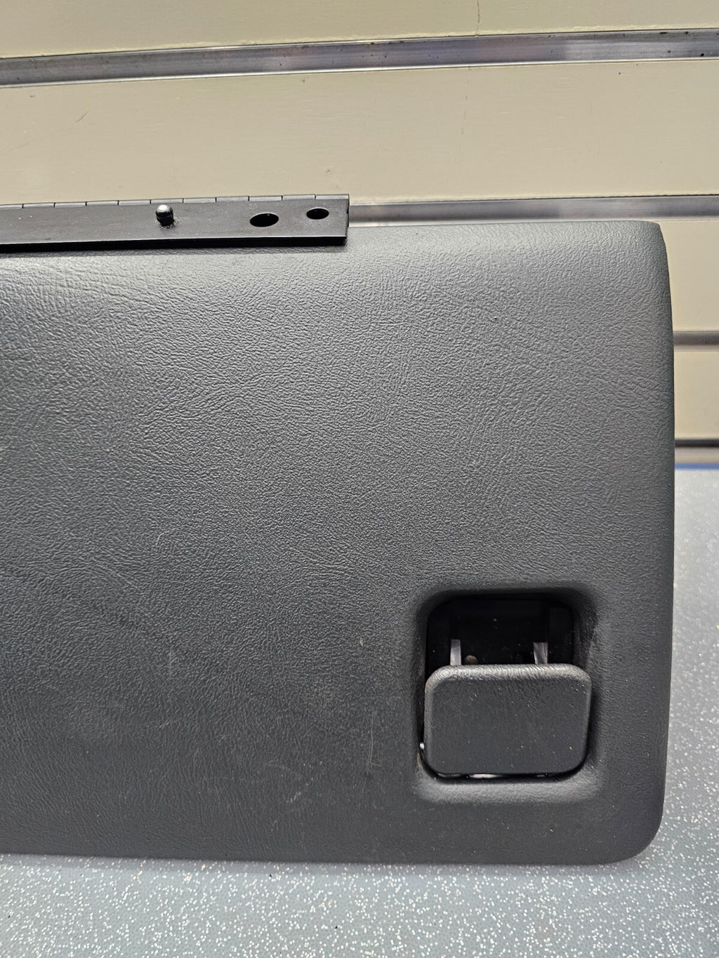 🔥99-06 SILVERADO SIERRA Dash GLOVE BOX Storage Compartment Assembly GRAPHITE G3