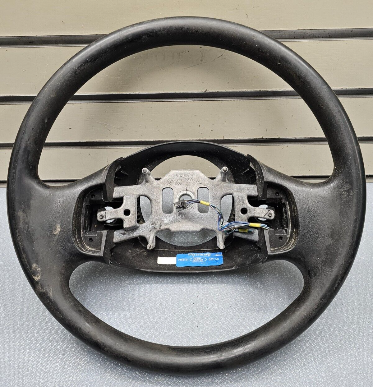 99-07 FORD F250 F350 SUPER DUTY Left Driver Steering Wheel Leather Column Black