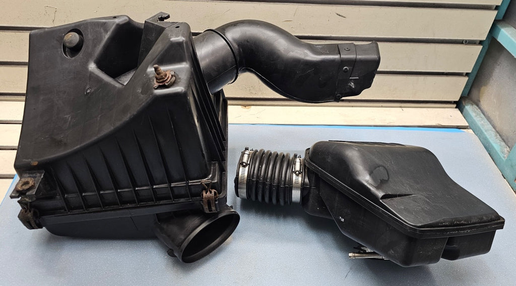 1999-2004 Jeep Grand Cherokee WJ 4.0 Air Cleaner Filter Box Connector Tube Hose