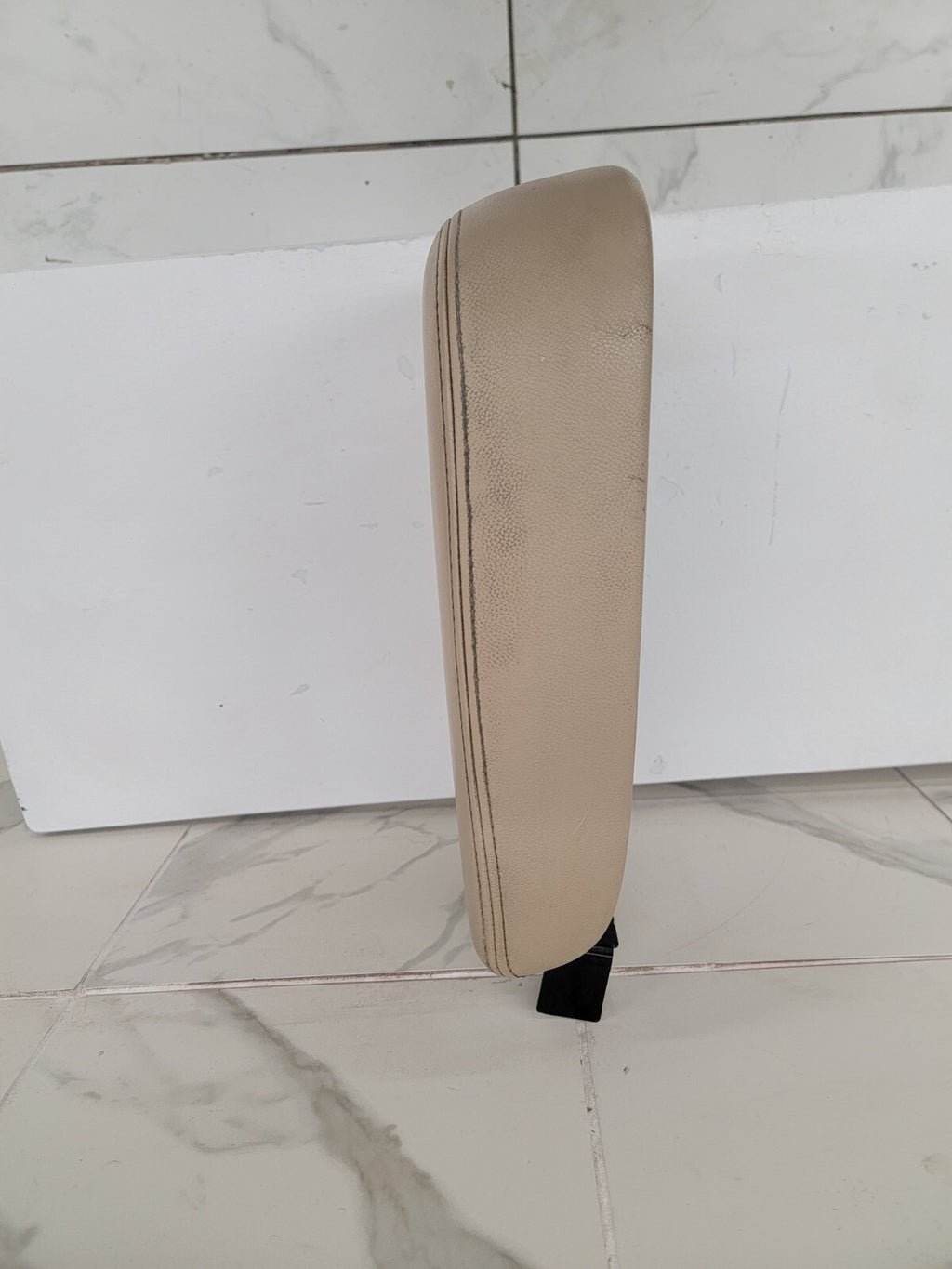 07-14 Silverado Sierra Center Console Armrest Lid Leather Cover Assembly Tan L19