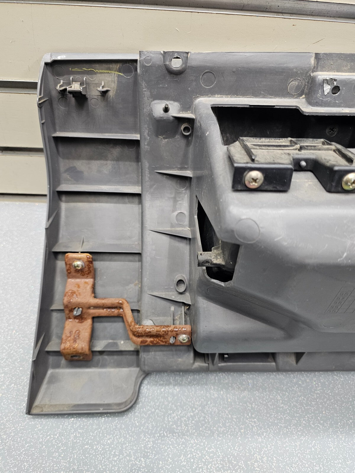 🔥98-01 FRONTIER XTERRA LOWER DASH GLOVE BOX STORAGE COMPARTMENT ASSEMBLY GRAY