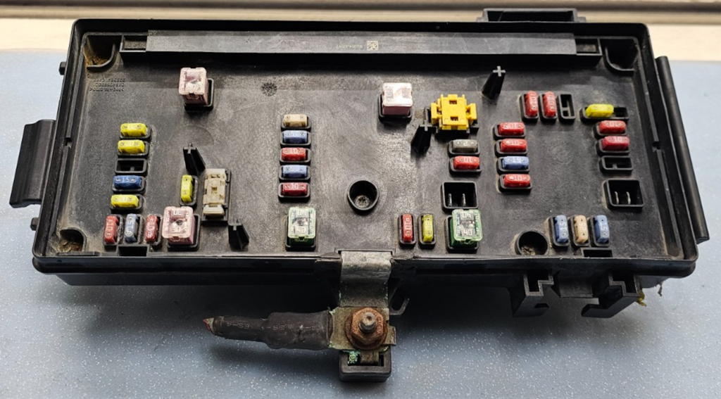🔥2006 DODGE RAM FUSE BOX RELAY TIPM TOTALLY INTEGRATED POWER MODULE ASSEMBLY