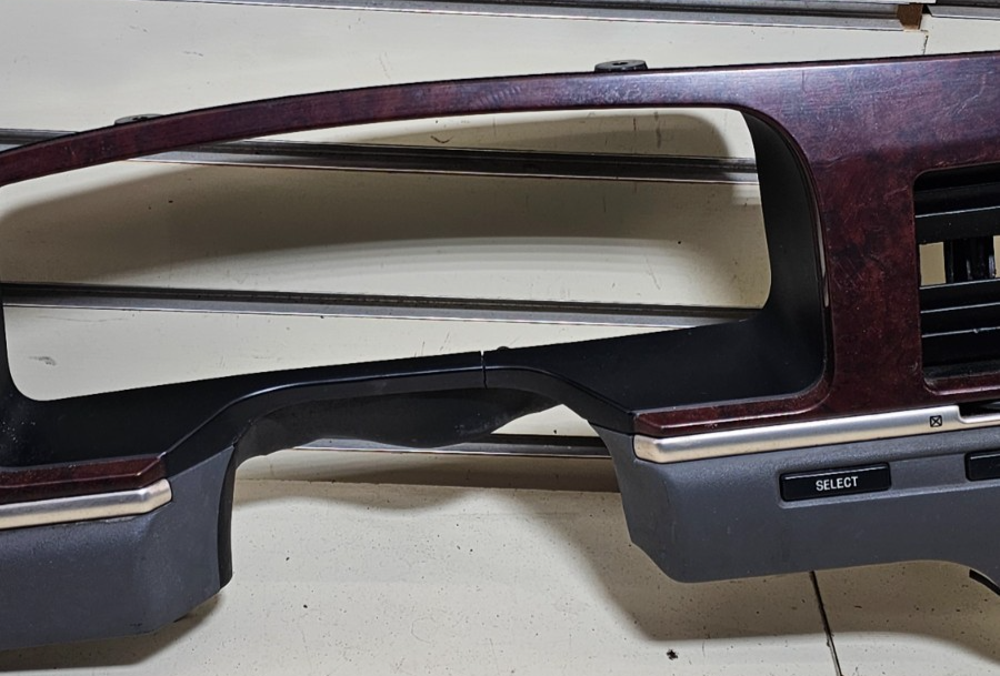 05-11 Lincoln Town Car Dash Speedometer Instrument Cluster Bezel Trim Panel Wood