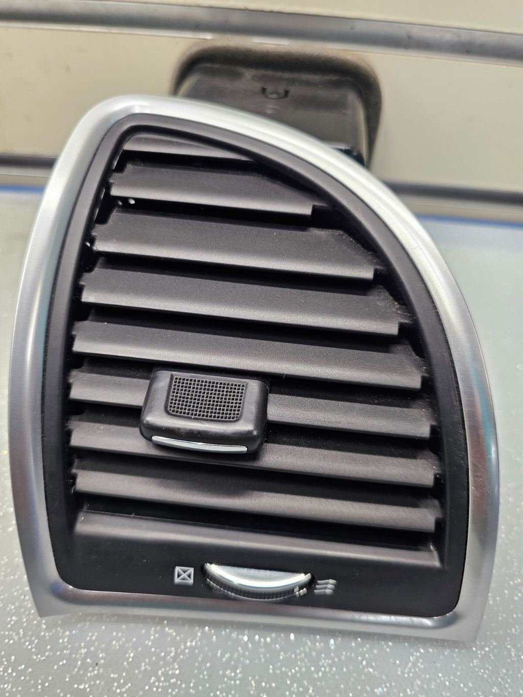🔥2011 - 2014 Chrysler 300 Driver Left Side Dash Air Vent OEM SILVER/BLACK