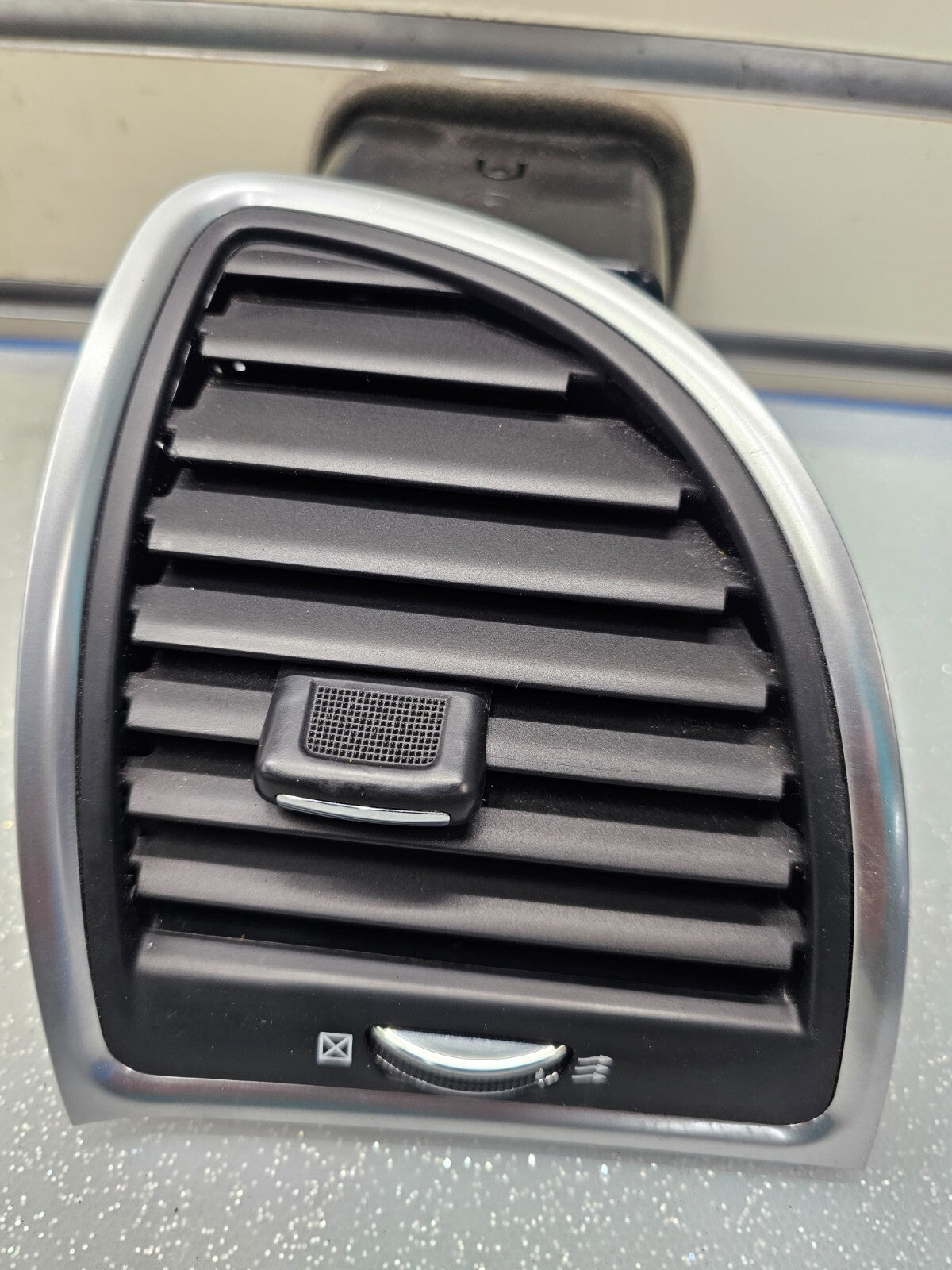 🔥2011 - 2014 Chrysler 300 Driver Left Side Dash Air Vent OEM SILVER/BLACK