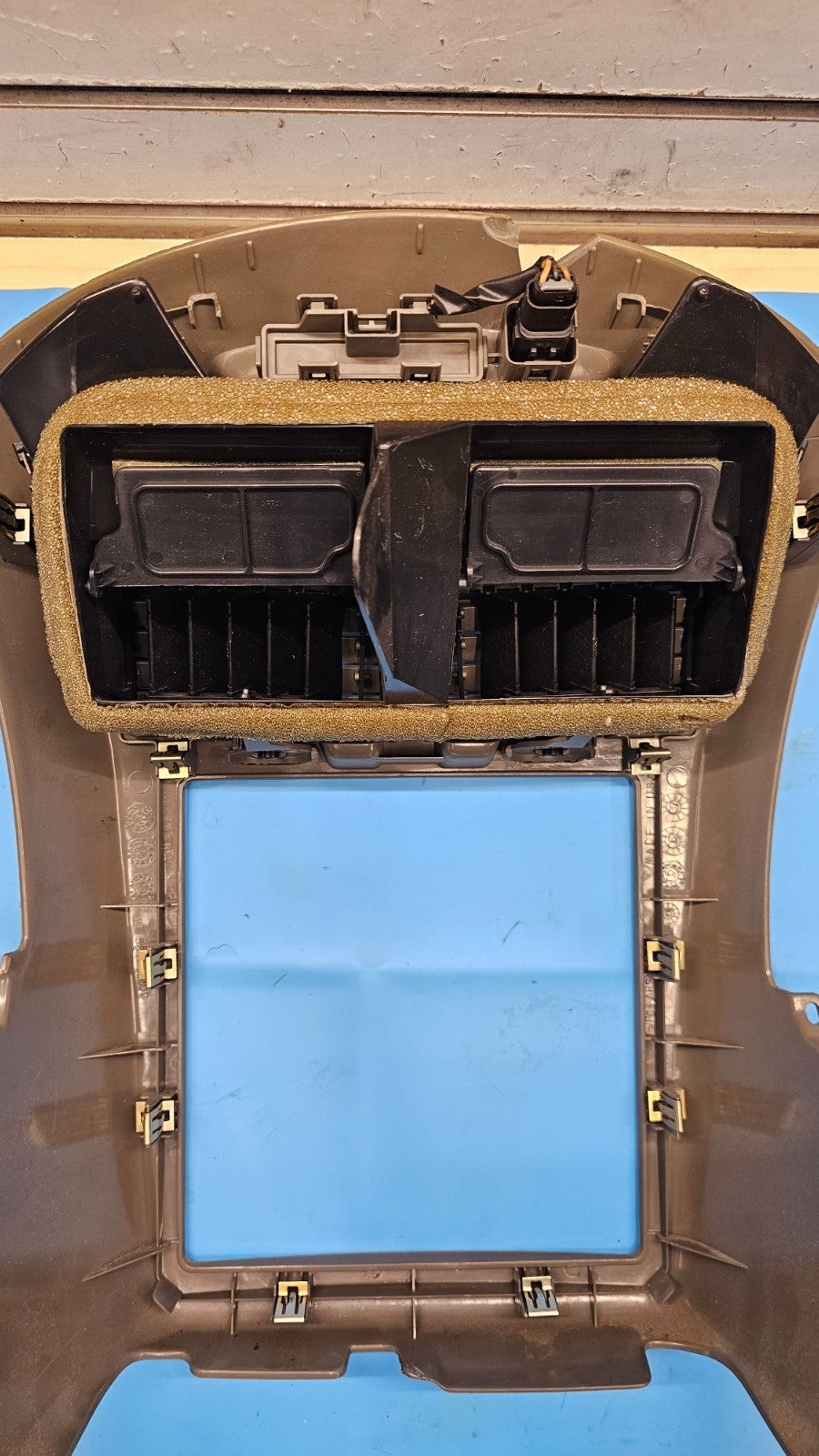 🔥04-07 MALIBU Dash FM RADIO Display Stereo BEZEL Climate Control DARK TAN B7