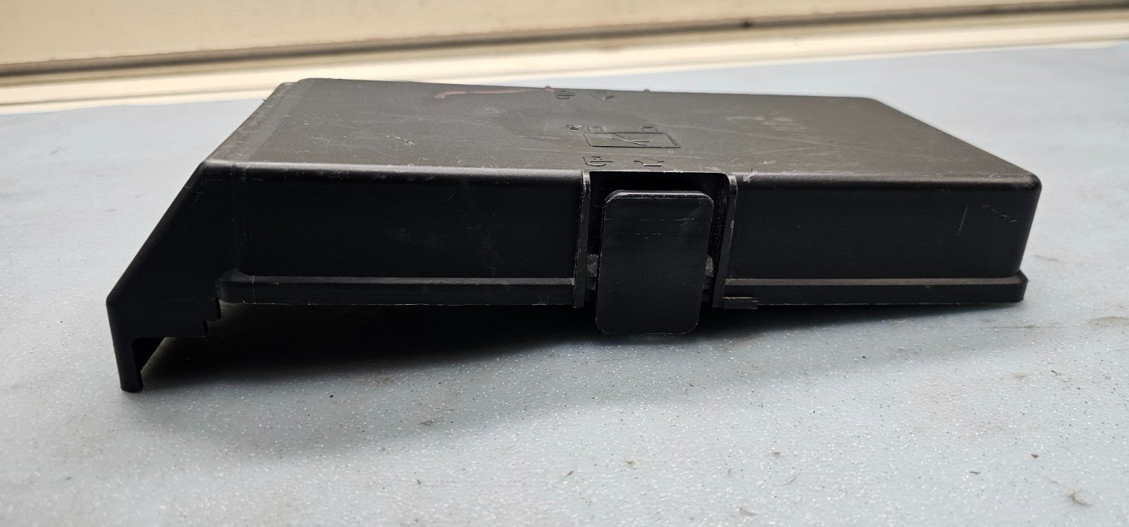 🔥07-12 Chevy Malibu G6 AURA Fuse Box Cover Lid Top Engine Bay OEM V93