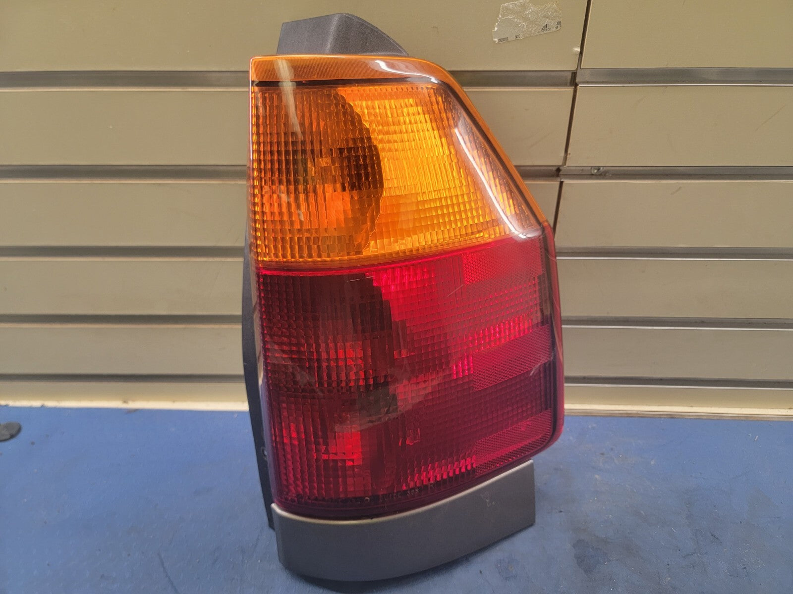 🔥2002-2009 GMC Envoy Tail Light Lamp Left Driver Side Bezel Assembly Chrome