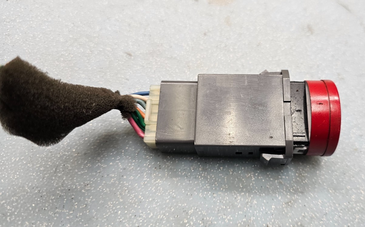 🔥2004-2008 CHEVROLET AVEO HAZARD EMERGENCY SWITCH CONTROL BUTTON OEM