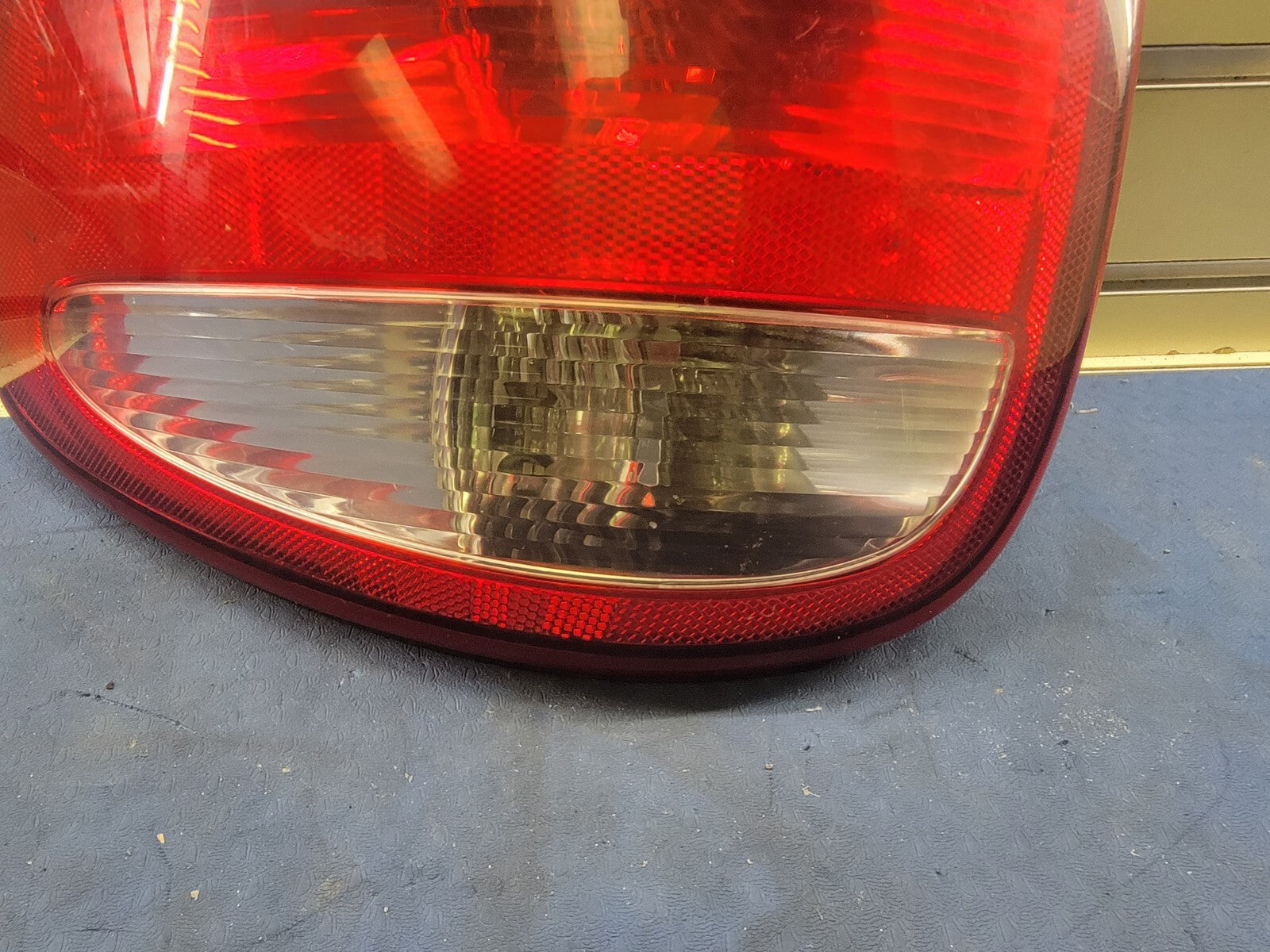 🔥04-07 chrysler Town Country Dodge Grand Caravan Passenger Tail light Assembly