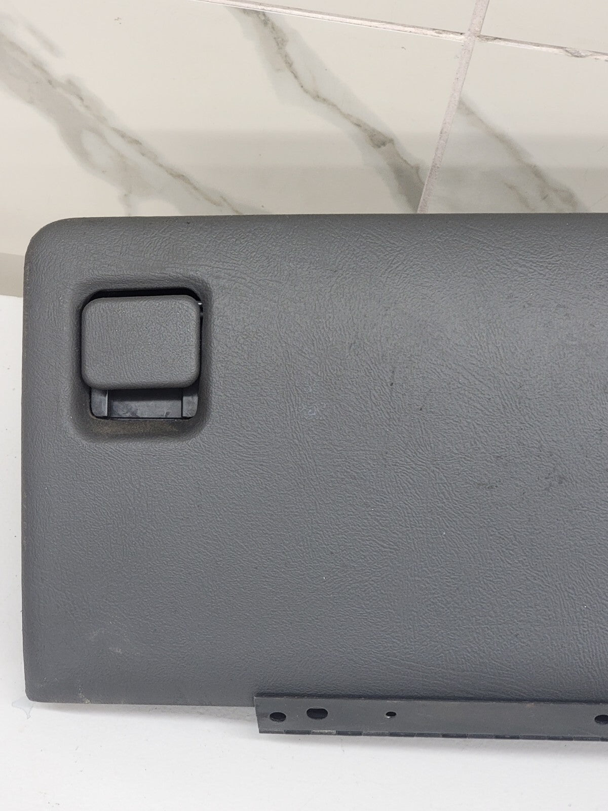 2002-2006 CADILLAC ESCALADE GLOVE BOX DASH STORAGE COMPARTMENT OE DARK GRAY G9
