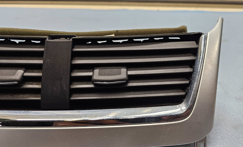 08-12 MALIBU Dash A/CHVAC  Heater AIR VENT Front Center Bezel Trim Silver VT46